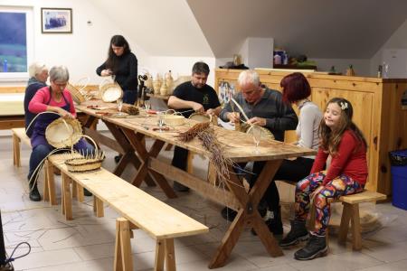 2_pletarska delavnica_30.12.2022_foto_alenka Strazisar lamovsek (7)